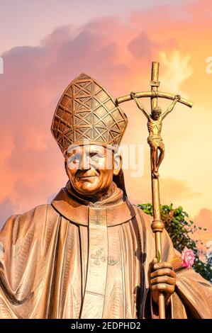 Statue von Papst Johannes Paul II. in Santa Clara in Kuba, wo er bei seinem Besuch in der Kommunistischen Insel im Jahr 1998 gefeiert. Stockfoto