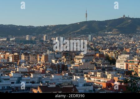 Landschaft der Stadt Barcelona bei Sonnenuntergang Stockfoto