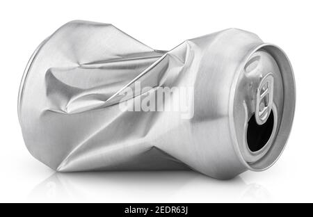 Zerknitterte leer leer Soda oder Bier kann Müll isoliert auf weißem Hintergrund mit Beschneidungspfad Stockfoto