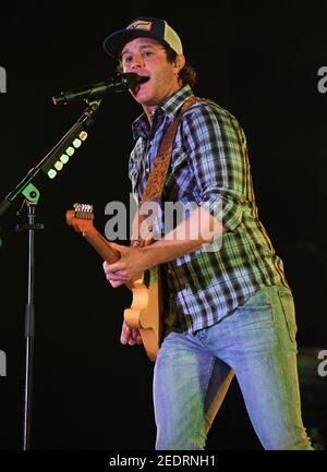 Delray Beach. Februar 2021, 14th. Easton Corbin tritt am 14. Februar 2021 im Old School Square Pavilion in Delray Beach, Florida auf. Kredit: Mpi04/Media Punch/Alamy Live Nachrichten Stockfoto