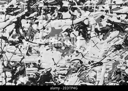 Unmischbare Öl- und wasserbasierte Farben, die sich nicht vermischen Zusammen verwendet in einem Jackson Pollock Stil Malerei einzuführen Interaktion und Abstoßung Stockfoto