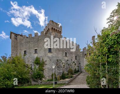 Die alten Mauern des zweiten Turms genannt Cesta oder Fratta, Stadt San Marino, Berg Titano, Republik San Marino Stockfoto