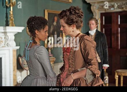 BELLE 2013 Fox Searchlight Pictures Film mit Gugu Mbatha-Raw als Dido Elizabeth Belle und Emily Watson als Elizabeth Murray, Gräfin von Mansfield Stockfoto