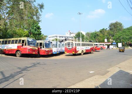 Busparkplatz im Busbahnhof Stockfoto