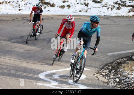 Aleksandr Vlasov von Astana - Premier Tech, Jesus Herreda von Cofidis, Solutions Credits während der Tour de la Provence, Etappe 3 / LM Stockfoto