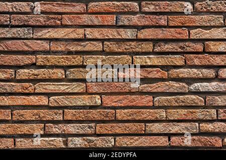 Alte raue orange Ziegelwand Grunge Textur. Vintage architektonischen Hintergrund. Stockfoto