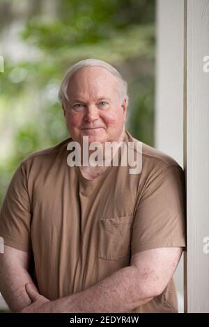 BEAUFORT, SOUTH CAROLINA - 17. SEPTEMBER 2015: Ehrliche Portrait von bestsellerautor Pat Conroy, der meistverkauften Romane gehören Prinz von Gezeiten und Stockfoto