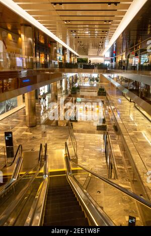 Das Innere des Hudson Yards Einkaufszentrums in Manhattan NYC Stockfoto