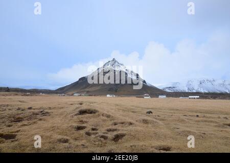Gatklettur vulkanischen Gipfel auf Island Snaefellsnes Halbinsel. Stockfoto
