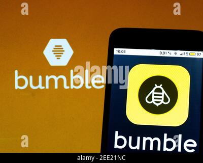 Ukraine. Februar 2021, 15th. In dieser Abbildung wird ein Bumble-Logo auf einem Smartphone angezeigt. Kredit: Igor Golovniov/SOPA Images/ZUMA Wire/Alamy Live Nachrichten Stockfoto