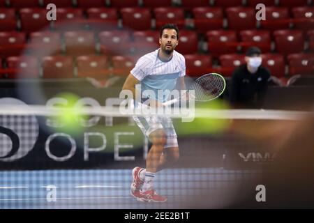 Sofia, Bulgarien - 12. November, 2020: Der Italiener Salvatore Caruso im Einsatz während seines Viertelfinalmatches gegen den Franzosen Richard Gasquet während des Sofs Stockfoto