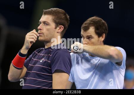 Sofia, Bulgarien - 12. November, 2020: Die Briten Jamie Murray (R) und Neal Skupski (L) kommunizieren während ihrer Halbfinale-Doppel Stockfoto