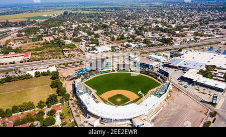 Luftaufnahme des Francisco Carranza Limón Stadions. Gesamtansicht des Algodoneros Stadions in Guasave, Sinaloa Mexiko. Guasave Mexiko. Am 7. Februar 2021 in Guasave, Mexiko. (Foto von Luis Gutierrez/Norte Photo/) Vista aérea del Estadio Francisco Carranza Limón. Vista General del estadio Algodoneros en Guasave, Sinaloa México. Guasave México. el 7 de febrero de 2021 en Guasave, México. (Foto von Luis Gutierrez / Foto Norte /) Stockfoto