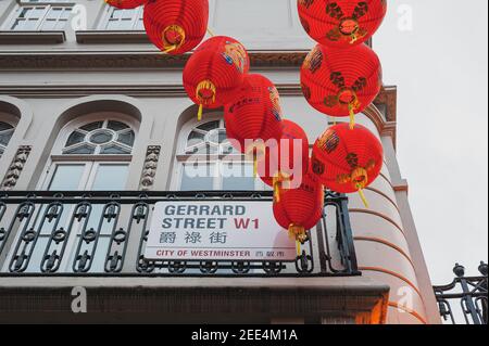 11/09/2019. London, Großbritannien. Rote Laternen schmücken Straßen und Passagen in Chinatown Viertel in Soho. Stockfoto