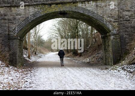 Spaziergang am Nachmittag im Winter auf dem Monsal Trail in Derbyshire Stockfoto