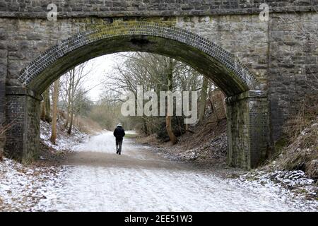 Spaziergang am Nachmittag im Winter auf dem Monsal Trail in Derbyshire Stockfoto