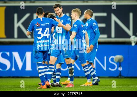 Gents Spieler feiern nach dem Tor während eines Fußballmatches zwischen KAA Gent und Royal Excel Mouscron, Montag 15 Februar 2021 in Gent, am Tag 26 von Stockfoto
