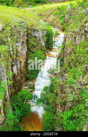 Kleine Wasserfälle vor den Wasserfällen der Canyons of Furnas bei Capitólio MG, Brasilien. Stockfoto