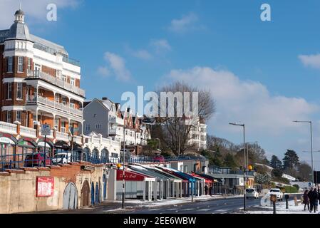 Palmeira Mansions, Shorefield Road Klettern über Western Esplanade in Westcliff on Sea, Essex, Großbritannien. Leas Naturschutzgebiet, rote Backsteinarchitektur. Stockfoto