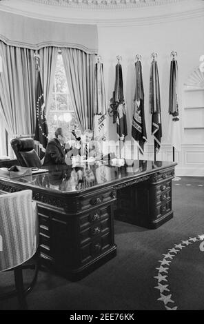 US-Präsident Gerald Ford trifft sich mit George Meany, Präsident von AFL-CIO, im Oval Office des Weißen Hauses, Washington, D.C., USA, Thomas J. O'Halloran, 13. August 1974 Stockfoto