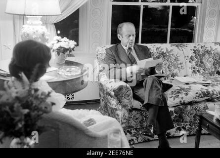 US-Präsident Gerald Ford und First Lady Betty Ford in den Wohnräumen des Weißen Hauses, Washington, D.C., USA, Marion S. Trikosko, 6. Februar 1975 Stockfoto