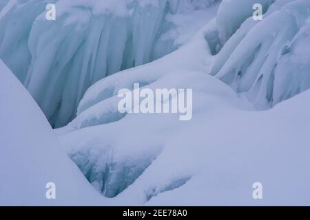 Eisformationen, Tornetrask See, Abisko Nationalpark, Schweden. Stockfoto