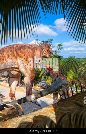 Nong Nooch Garden, PATTAYA, THAILAND - 1. April 2020: Dinosaur Valley? In Nong Nooch Tropical Botanical Garden, Pattaya, Thailand. Stockfoto