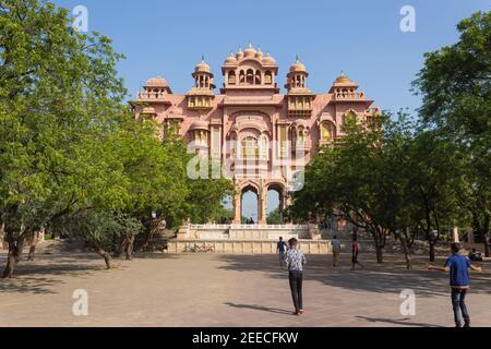 6th Nov 2020, Jaipur, Rajasthan, Indien. Patrika Tor façade. Erbaut 2016. Majestätische, opulente Reihe von Toren am Jawahar Circle Eingang, beliebt f Stockfoto