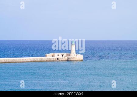 St. Elmo Leuchtturm am Eingang zum Grand Harbour in Malta Stockfoto