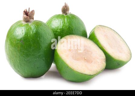 Tropische Früchte feijoa auf weißem Hintergrund Stockfoto