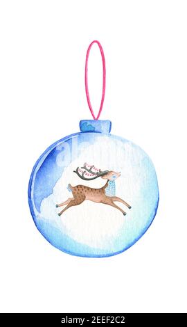 Weihnachtskugel mit laufendem Hirsch. Weihnachtsbaumdekor isoliert. Firtree Ball Aquarell Illustration. Niedliche Rentiere in Glaskugel mit rotem Faden. Ha Stockfoto