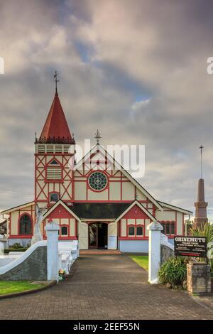 Historische St. Faith's Anglican Church (1918) am Ufer des Lake Rotorua, Neuseeland Stockfoto