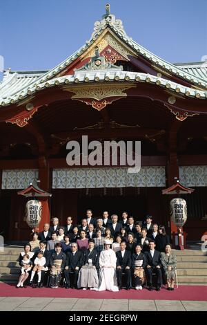 Japan, Honshu, Tokio, Kanda Myojin Schrein, traditionelle japanische Hochzeit Gruppe Stockfoto