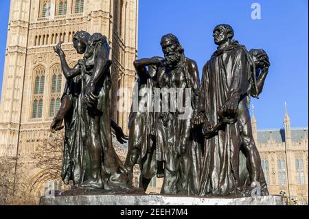 Statue der Bürger von Calais enthüllt im Jahre 1915 im Victoria Tower Gärten an den Houses of Parliament London England Großbritannien, die Ist eine beliebte Touristenreise Stockfoto