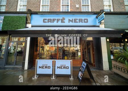 London - Caffe Nero Coffee Shop Kette in Ealing Broadway West London Stockfoto