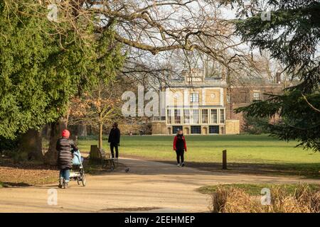 London - Walpole Park, ein großer öffentlicher Park von Pitzhanger Manor in Ealing, West London Stockfoto