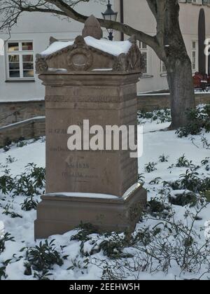 Mülheim AN DER RUHR, DEUTSCHLAND - 13. Feb 2021: Gedenkstein für Gerhard Tersteegen, deutscher reformierter religiöser Schriftsteller und Hymnist, bei St. Peter's Chu Stockfoto