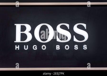 BOSS Hugo Boss ist eine internationale Modemarke für seine schlanke und moderne Designs und seiner gefragter Herrenkollektion begehrt Stockfoto