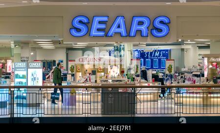 Sears Store Entrance ist eine amerikanische Kette von Kaufhäusern. Bekannt für den Verkauf von hochwertigen Kleidungsstücken von Schuhen bis zu Hemden. Stockfoto