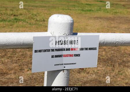 Warnschild auf Avontuur Wine and Thoroughbred Estate liegt zwischen Stellenbosch und Somerset West in der Westkap Provinz von Südafrika. Stockfoto