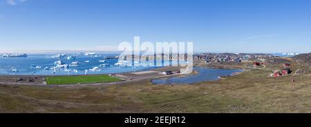 Panoramablick auf Qeqertarsuaq, Grönland Stockfoto