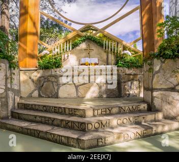 RANCHO PALOS VERDES, CA/USA - 28. FEBRUAR 2015: Der Innenraum der Wayfarers Chapel . Die Wayfarers Chapel ist Teil der Swedenborgian Church of North America Stockfoto