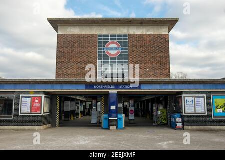 London: Northfields U-Bahnstation, Piccadilly Line Station in Ealing West London Stockfoto