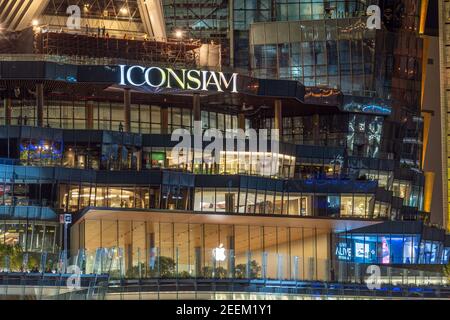 BANGKOK, THAILAND - NOVEMBER 2018 : Apple Store mit im Bau beim Probentag am 8. November 2018 in bangkok, Thailand, wird Apple repo Stockfoto