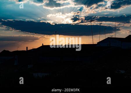 Schöne Paare, Felder und Landschaften der Cordoba Berge in Spanien. Foto aufgenommen im Monat Juli. Stockfoto