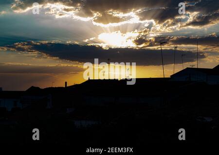 Schöne Paare, Felder und Landschaften der Cordoba Berge in Spanien. Foto aufgenommen im Monat Juli. Stockfoto