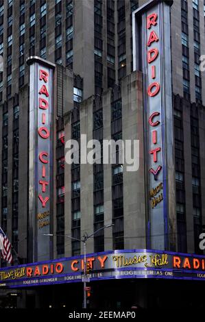 Radio City Music Hall Schild in New York City Stockfoto