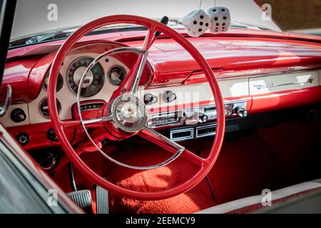 1956 Ford Fairlane auf der Ausstellung 'Cars on Fifth' - Naples, Florida, USA Stockfoto