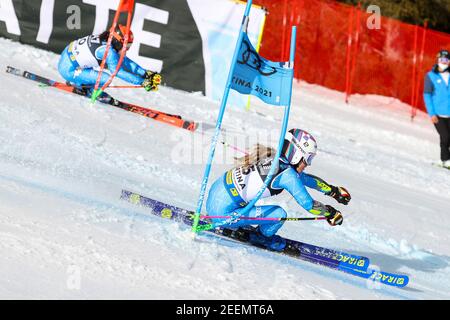 Cortina Italien, 16. Februar 2021, Marta BASSINO (ITA) und Federica BRIGNONE (ITA) während 2021 FIS Alpine Skiweltmeisterschaften - paralleler Riesenslalom - Damen - alpines Skirennen Credit: Luca Tedeschi/LPS/ZUMA Wire/Alamy Live News Stockfoto