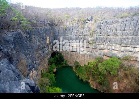 Wasserloch im Tsingy rary, Ankarana Nationalpark, Nord-Madagaskar Stockfoto